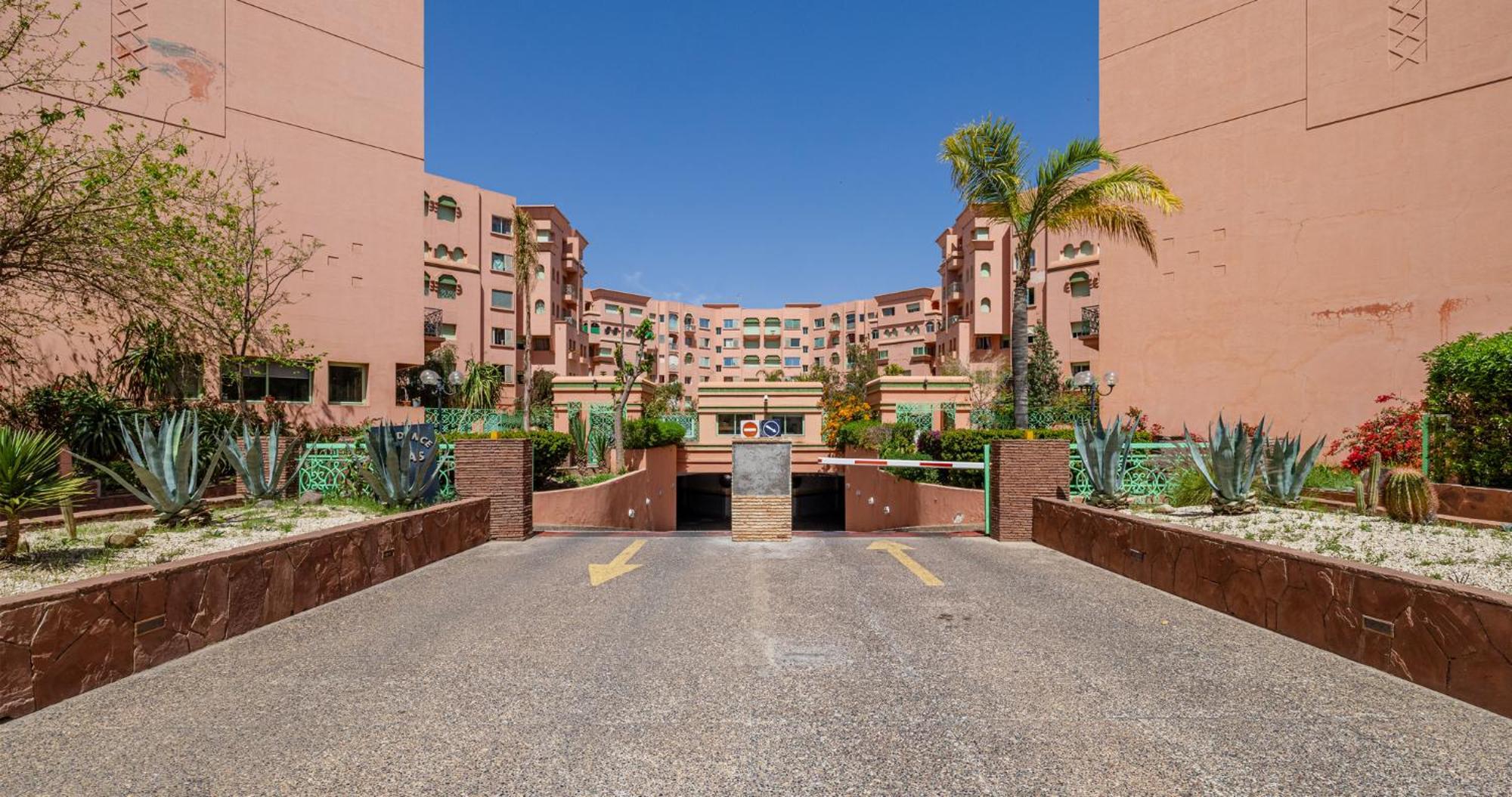 Charming 2-Bed Oasis Pool View Apartment Marrakesh Ngoại thất bức ảnh